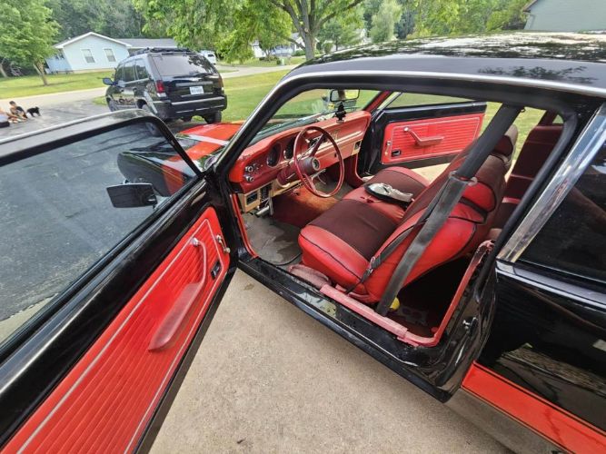 Ford-Maverick-1977-Black-Red-4
