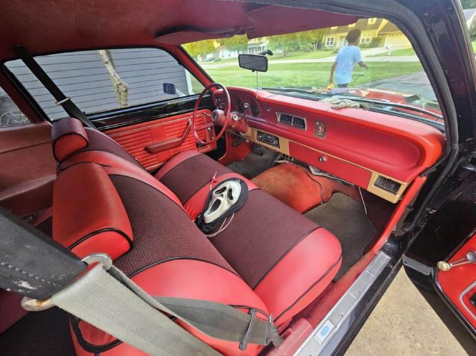 Ford-Maverick-1977-Black-Red-5
