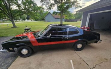 Ford-Maverick-1977-Black-Red-8