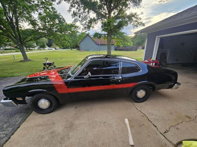 Ford-Maverick-1977-Black-Red-8