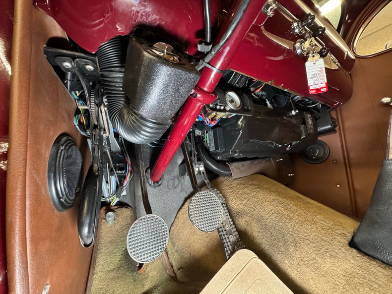Ford-Model-48-1935-Royal-Maroon-Metalli-Saddle-10