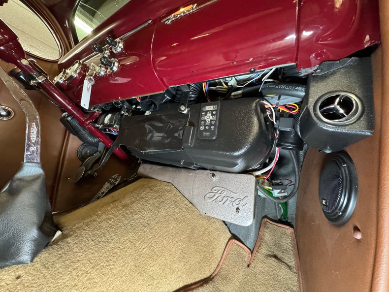 Ford-Model-48-1935-Royal-Maroon-Metalli-Saddle-11