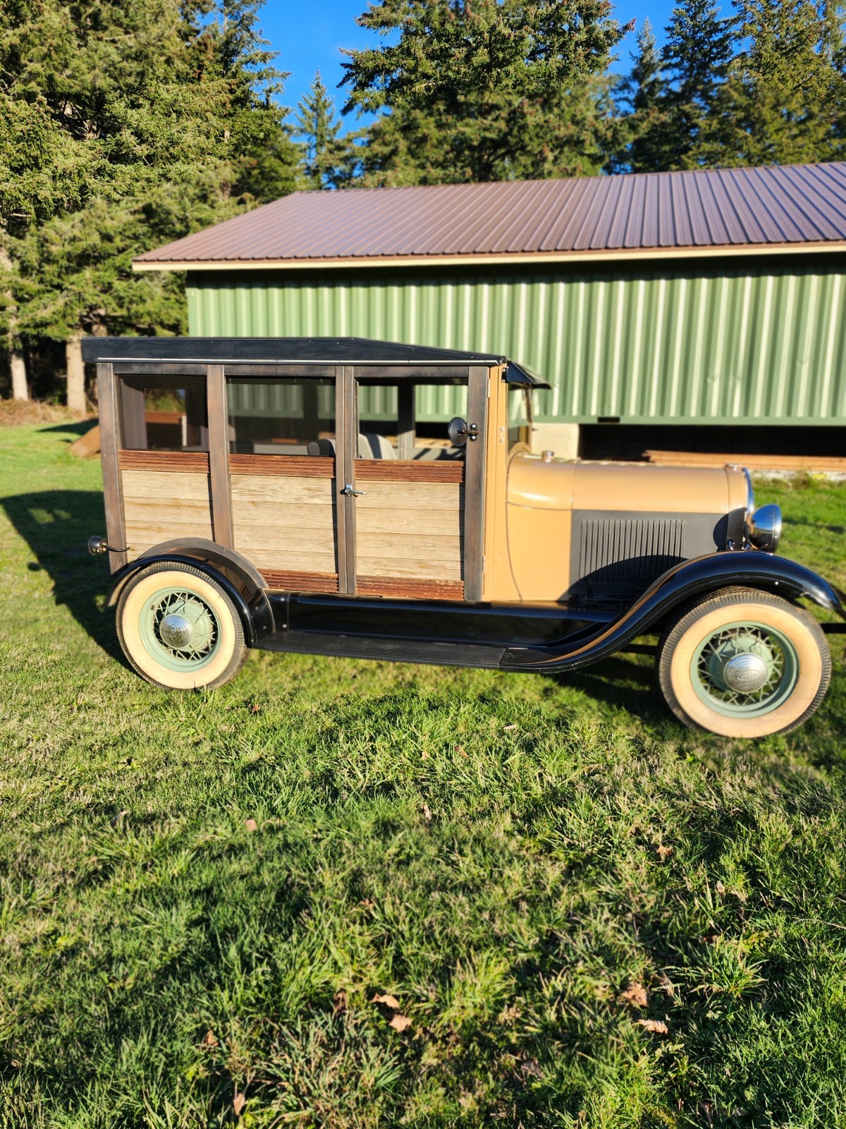 Ford-Model-A-1928-Woodie-wagon-1