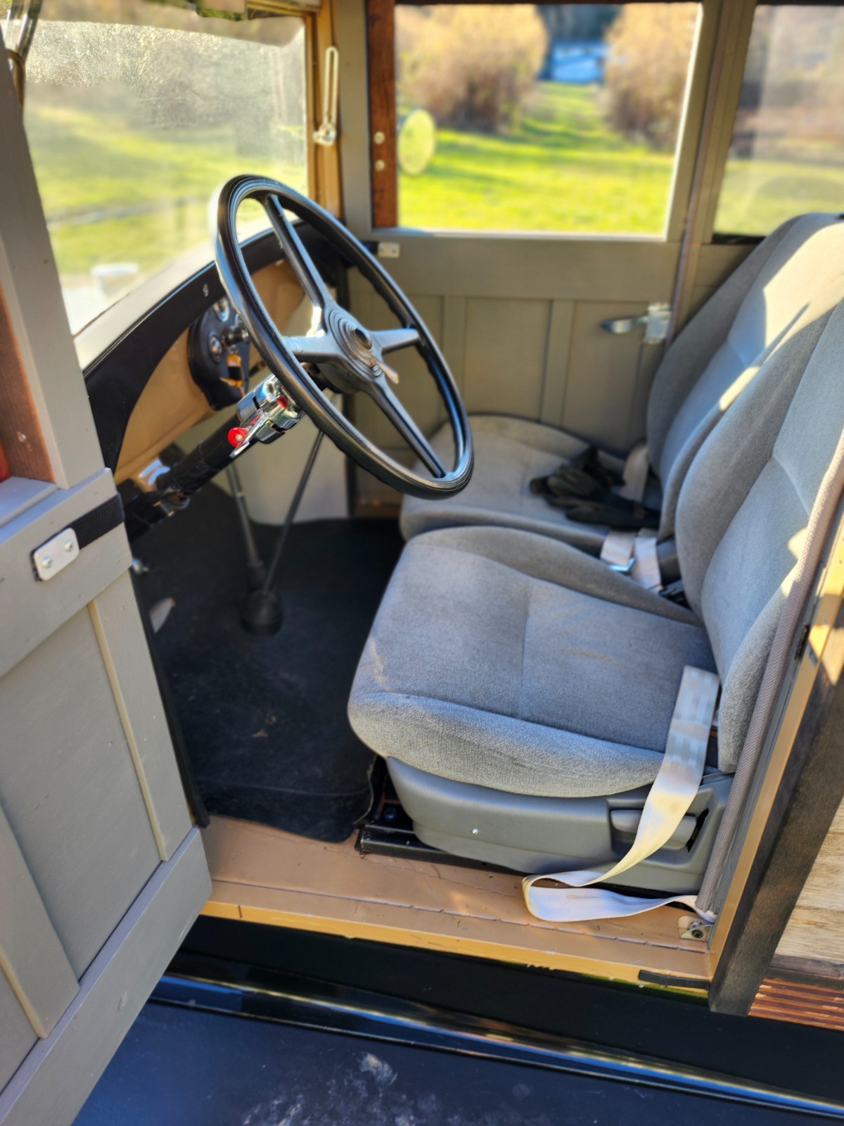 Ford-Model-A-1928-Woodie-wagon-10