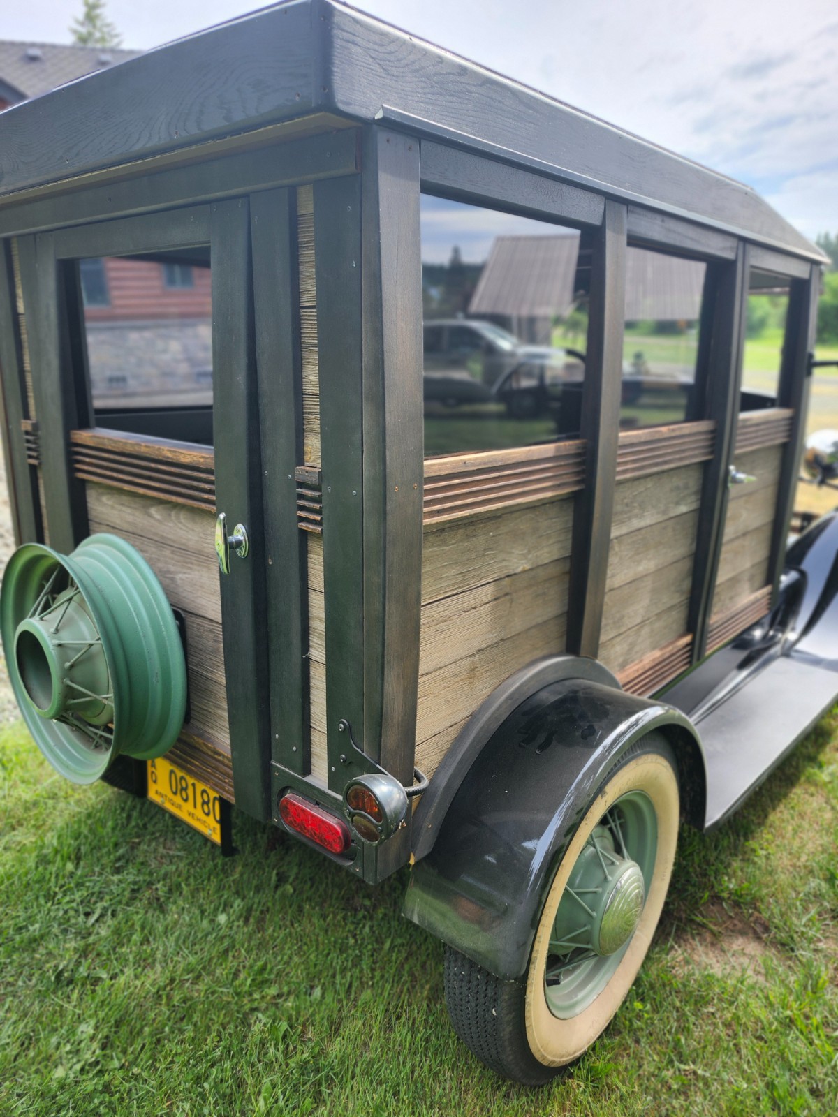 Ford-Model-A-1928-Woodie-wagon-18