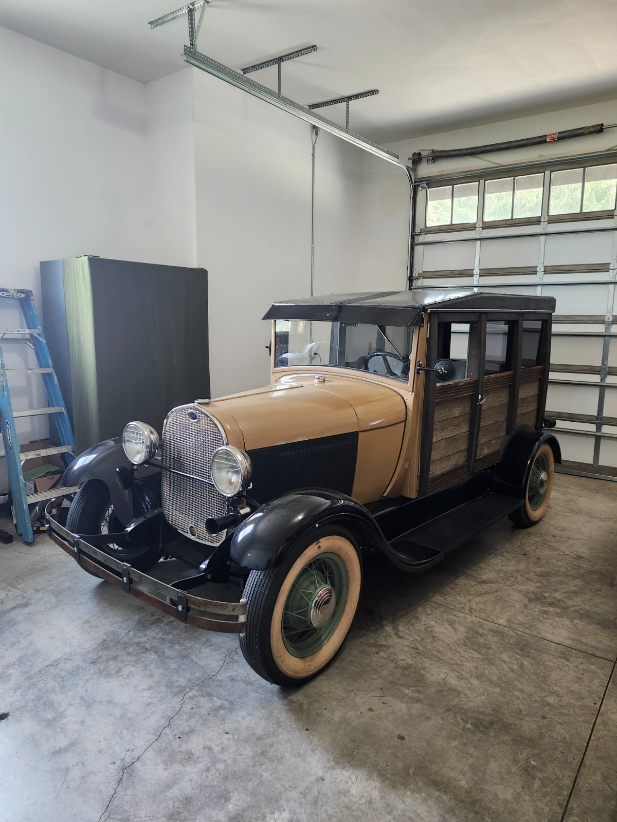 Ford Model A 1928 Woodie wagon