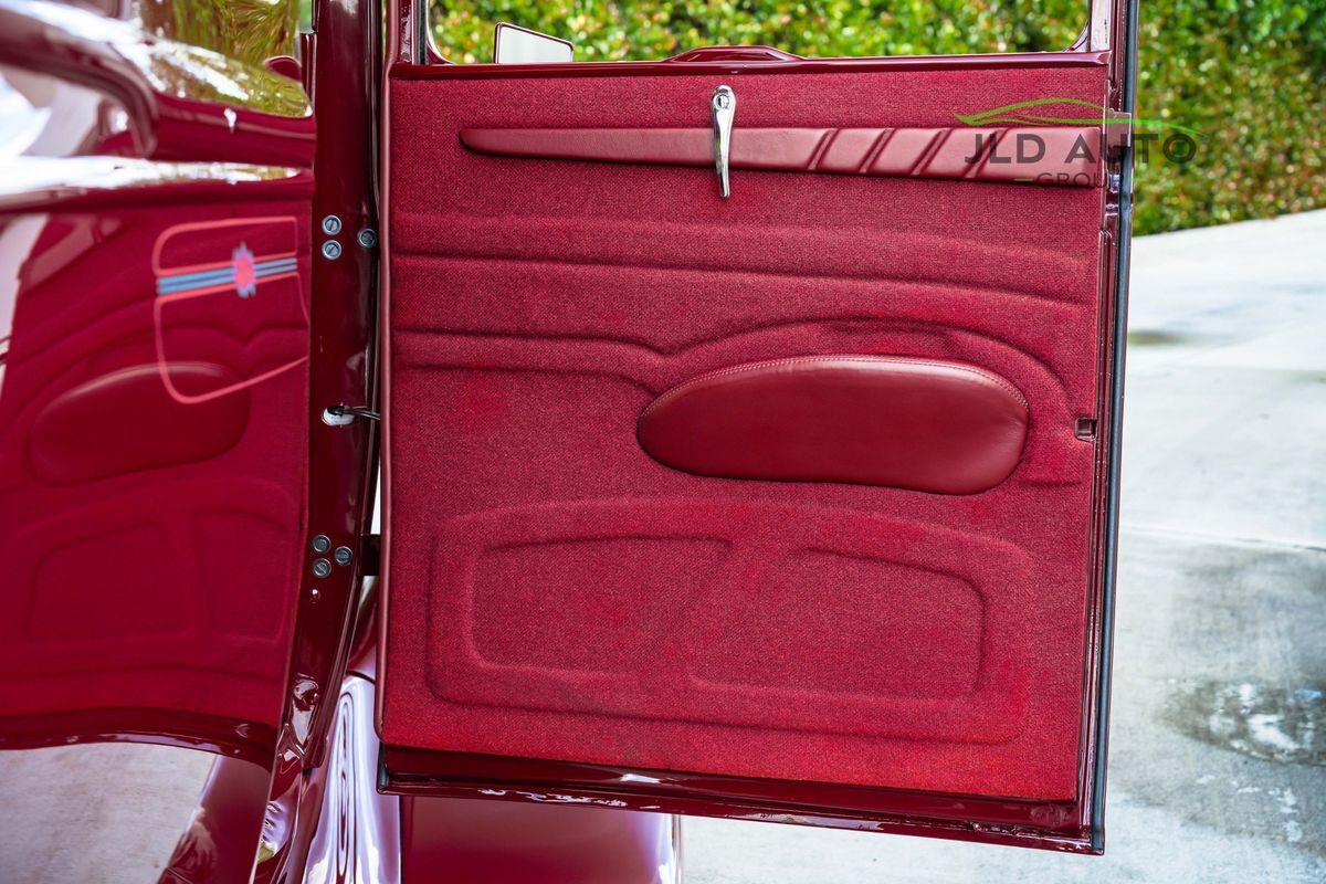 Ford-Model-A-1930-25