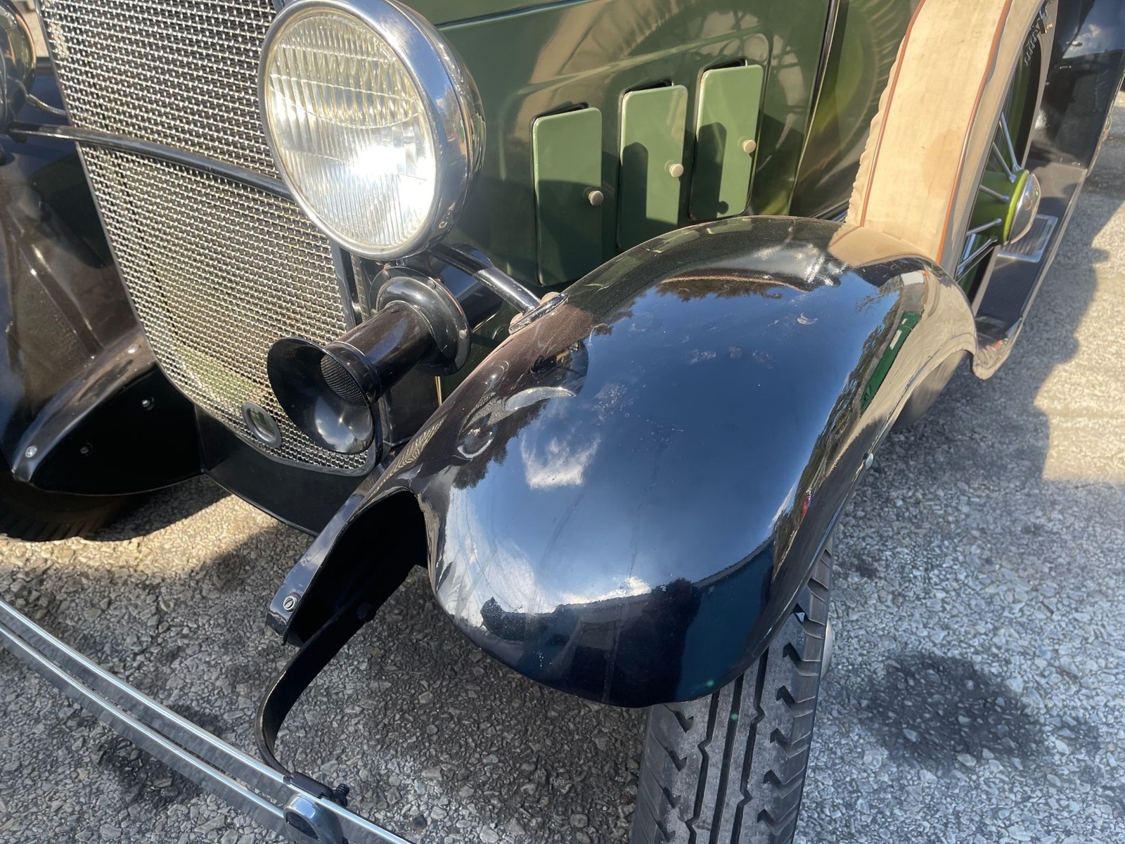 Ford-Model-A-1931-Deluxe-Roadster-12