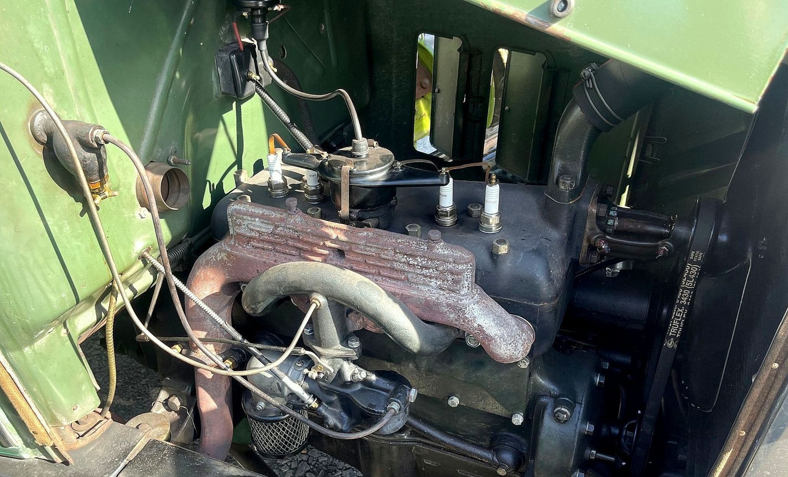 Ford-Model-A-1931-Deluxe-Roadster-35