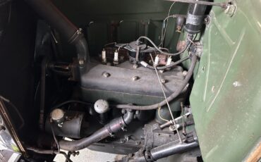 Ford-Model-A-1931-Deluxe-Roadster-39