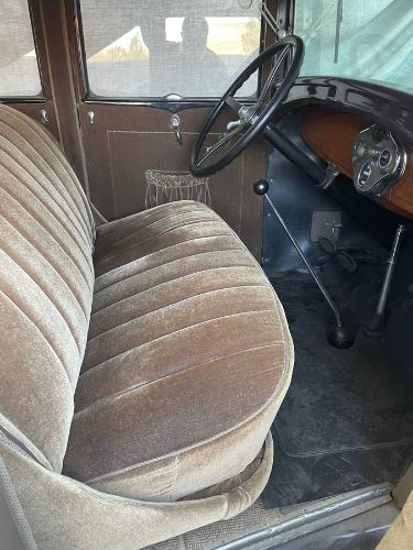 Ford-Model-a-1928-Two-Tone-BlackBrown-6