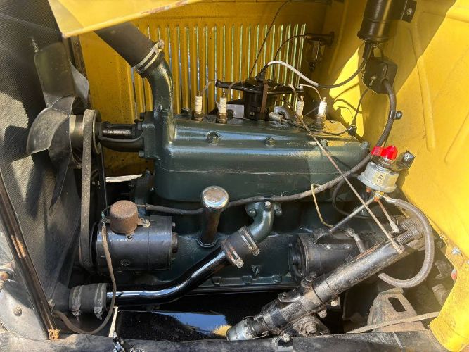 Ford-Model-a-1930-Yellow-18