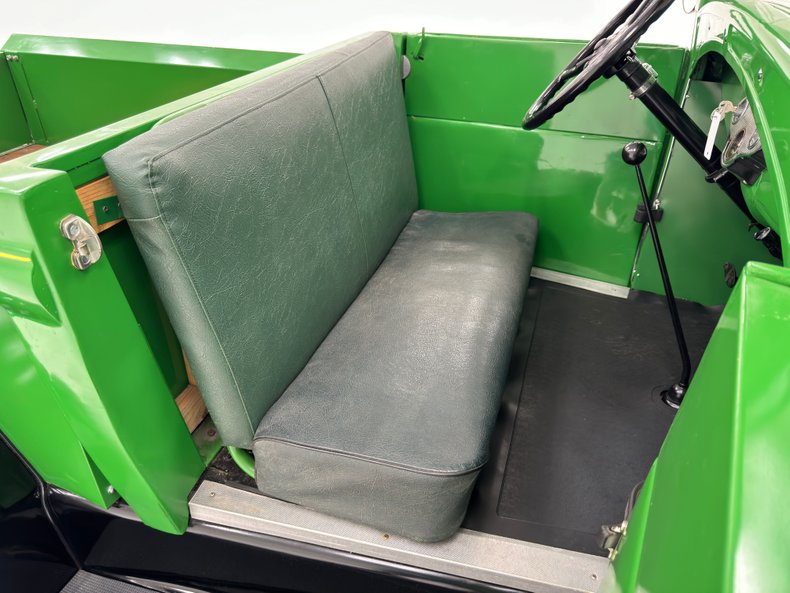 Ford-Model-a-1931-Apple-Green-Dark-Green-36