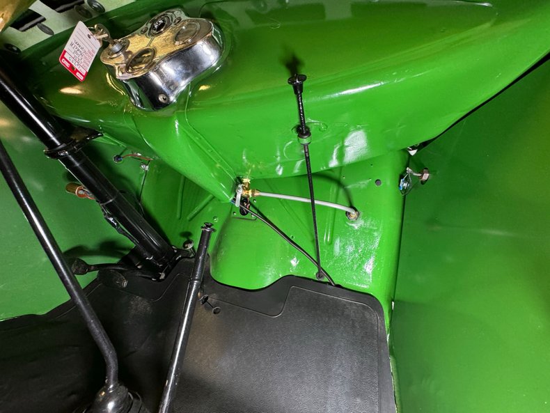 Ford-Model-a-1931-Apple-Green-Dark-Green-44