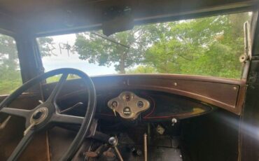Ford-Model-a-1931-Black-Gold-2
