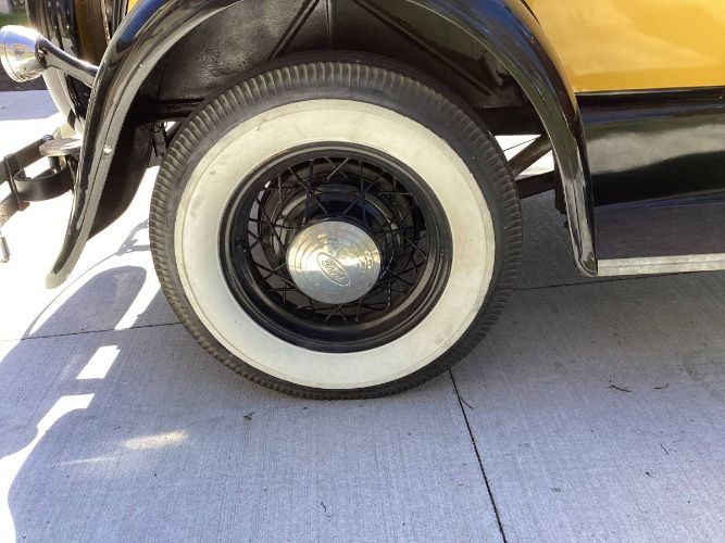 Ford-Model-a-1931-Yellow-15