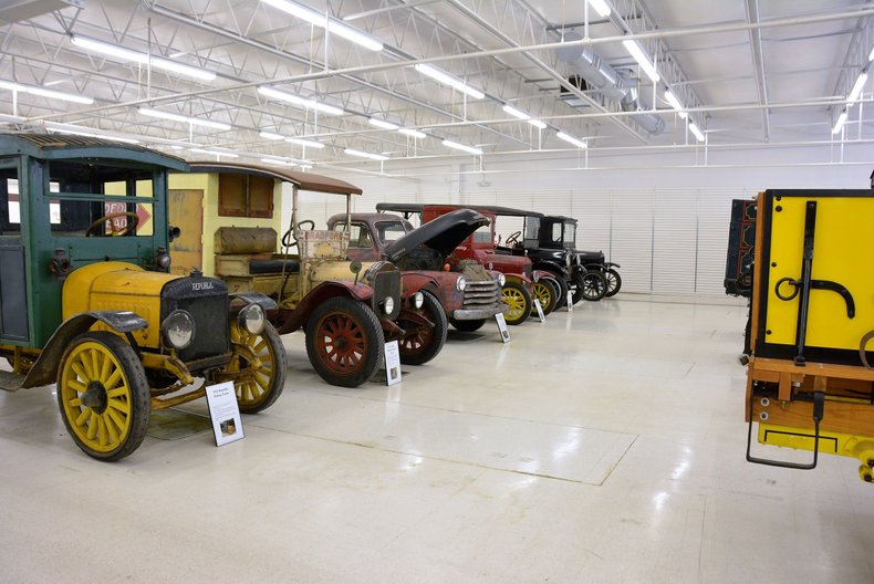 Ford-Model-t-1923-Red-17