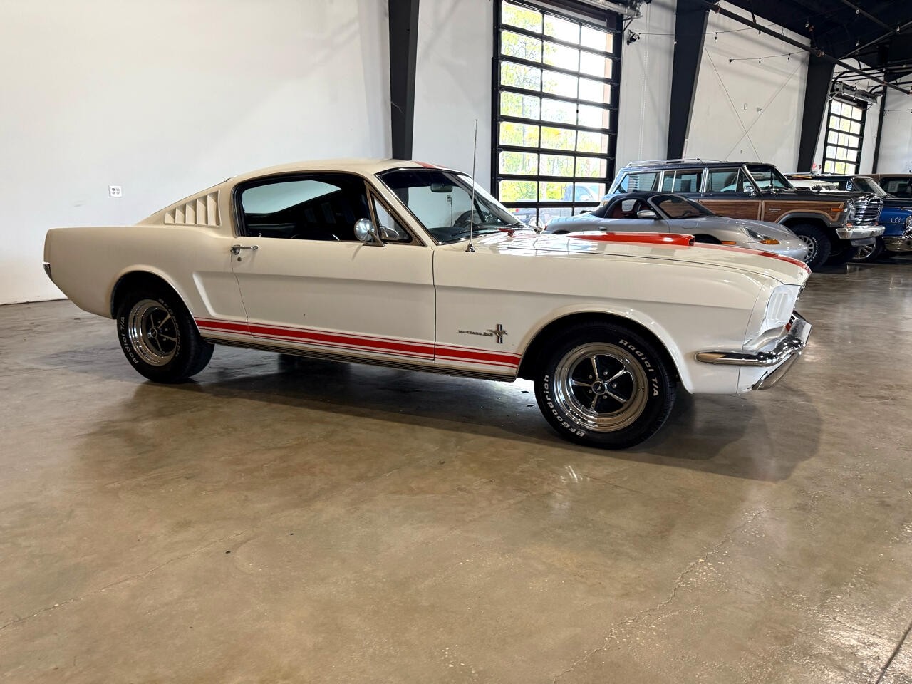 Ford-Mustang-1965-Classic-Car-11