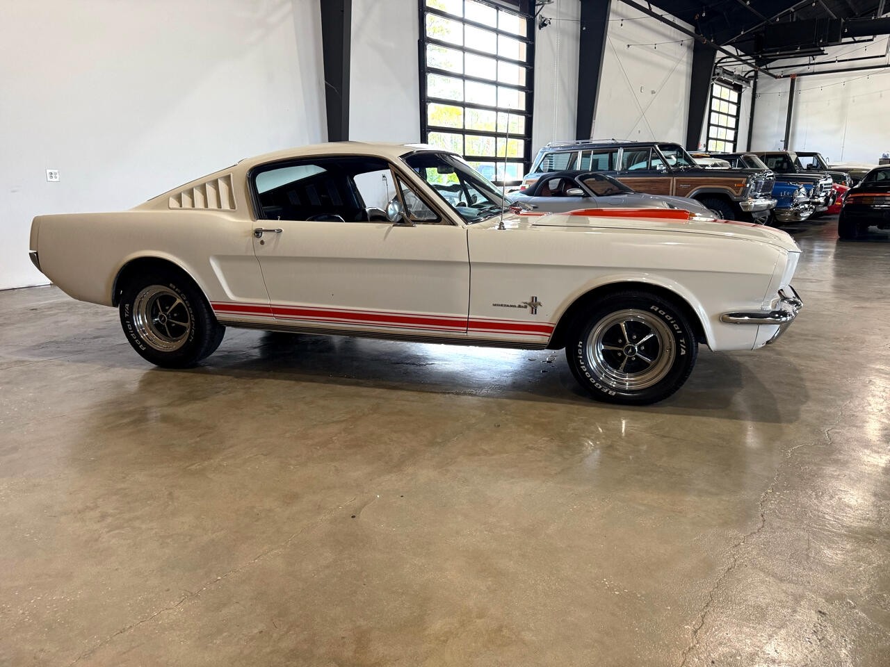 Ford-Mustang-1965-Classic-Car-12