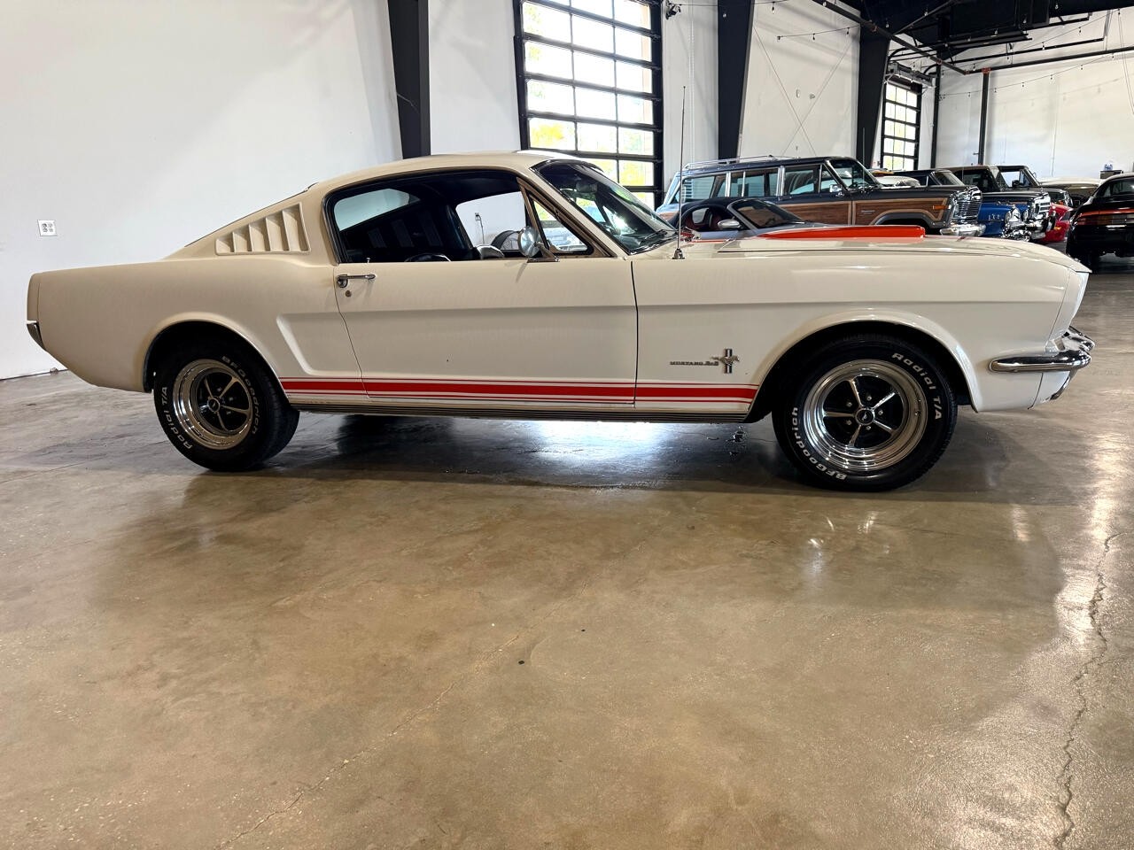 Ford-Mustang-1965-Classic-Car-13