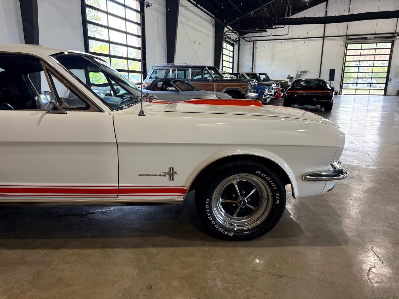 Ford-Mustang-1965-Classic-Car-14