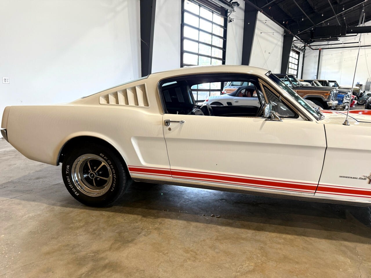 Ford-Mustang-1965-Classic-Car-15