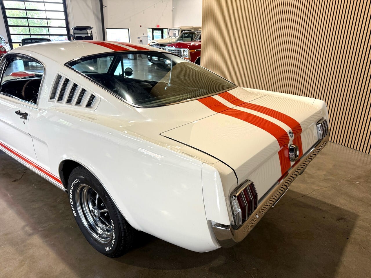 Ford-Mustang-1965-Classic-Car-21