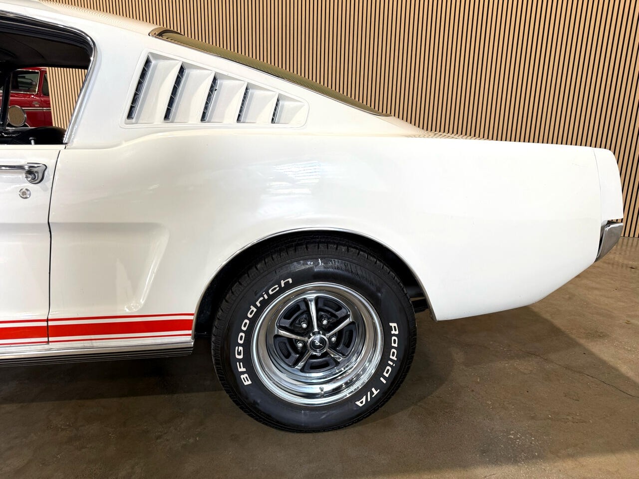 Ford-Mustang-1965-Classic-Car-24