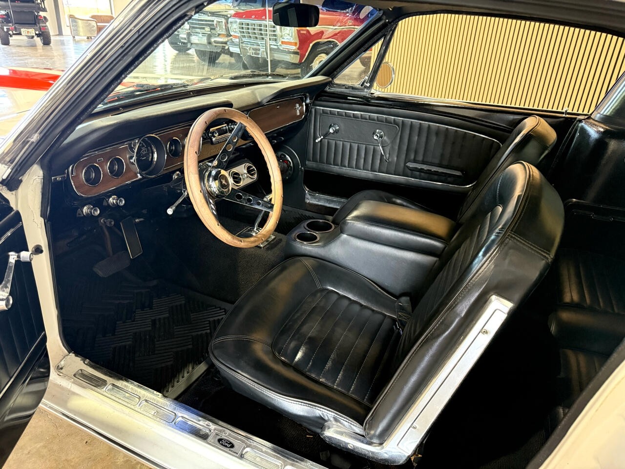 Ford-Mustang-1965-Classic-Car-26