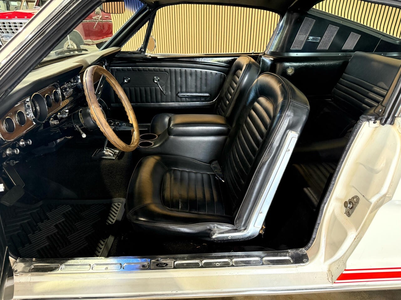 Ford-Mustang-1965-Classic-Car-27