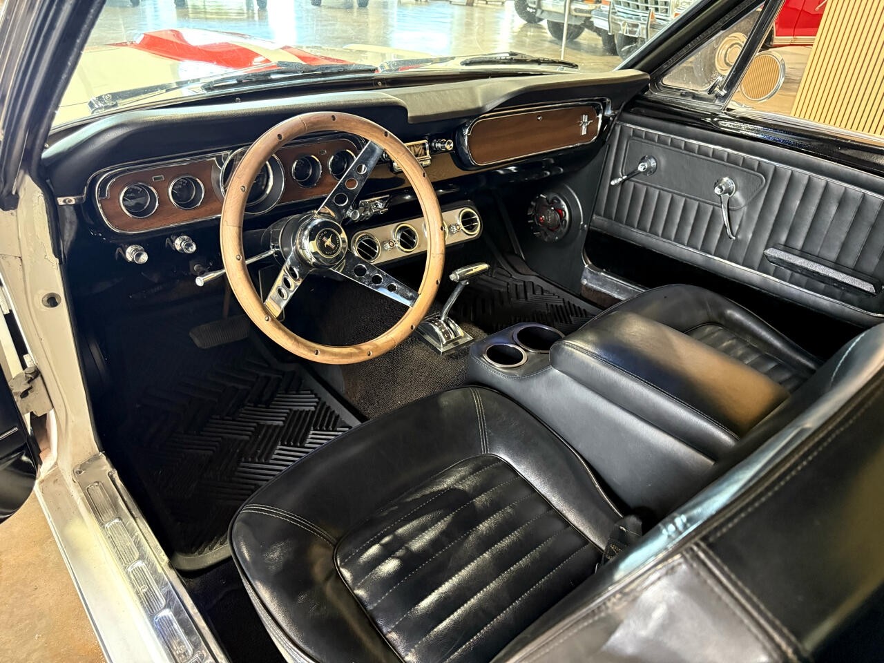 Ford-Mustang-1965-Classic-Car-28