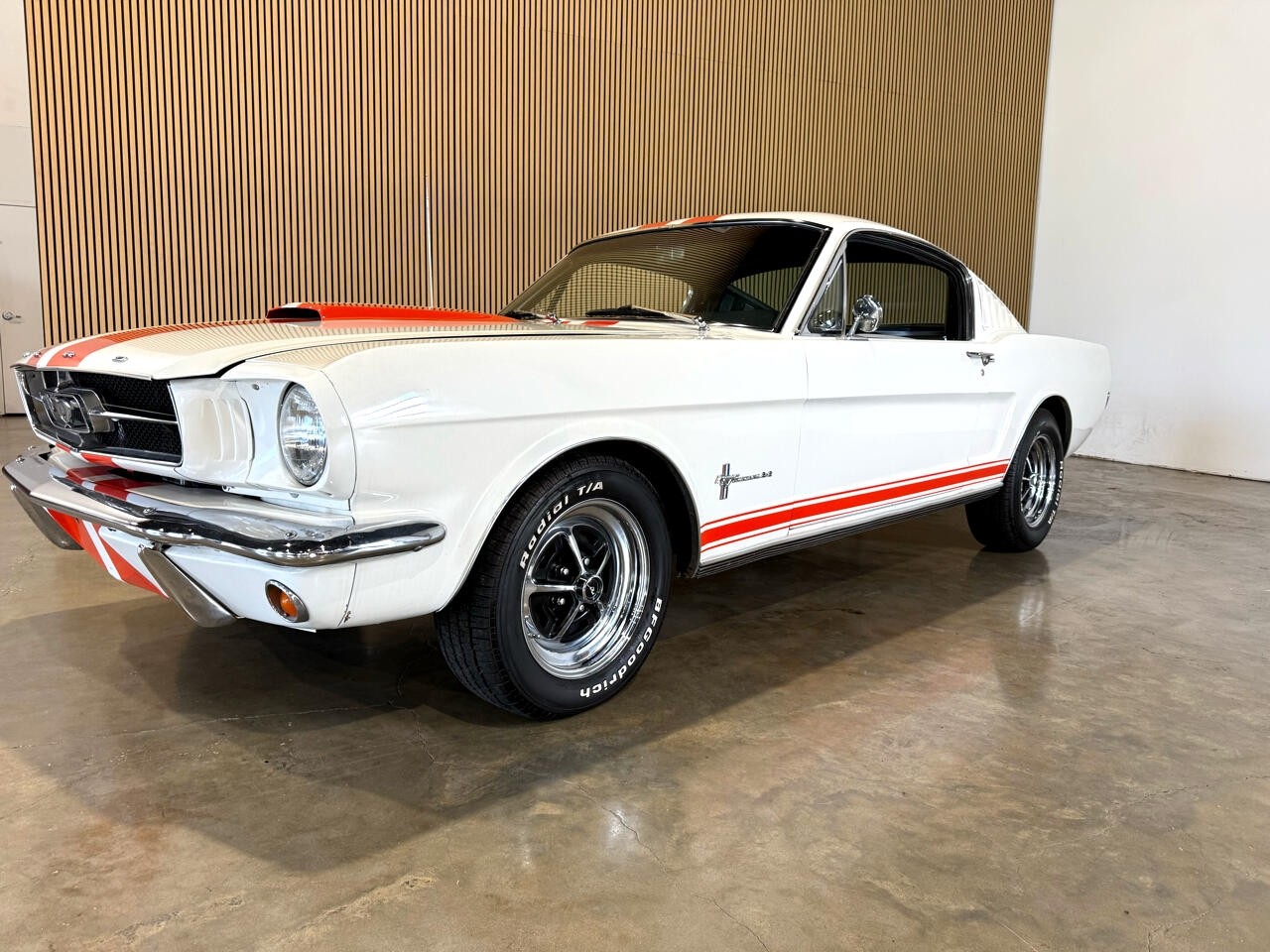 Ford-Mustang-1965-Classic-Car-3