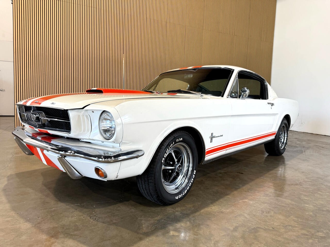 Ford-Mustang-1965-Classic-Car-4