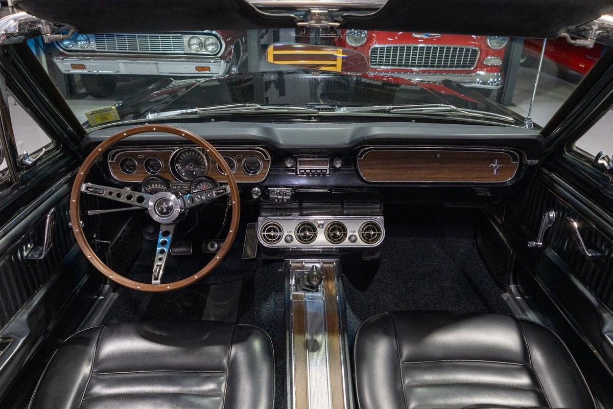 Ford-Mustang-1965-Convertible-3