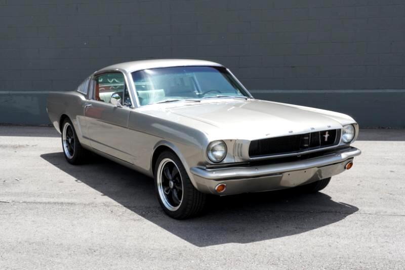 Ford-Mustang-1965-Coupe-1