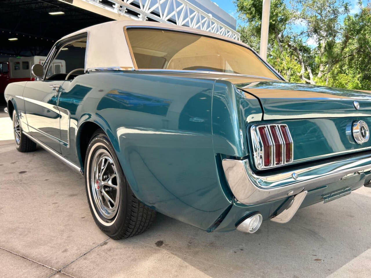 Ford-Mustang-1965-Coupe-12