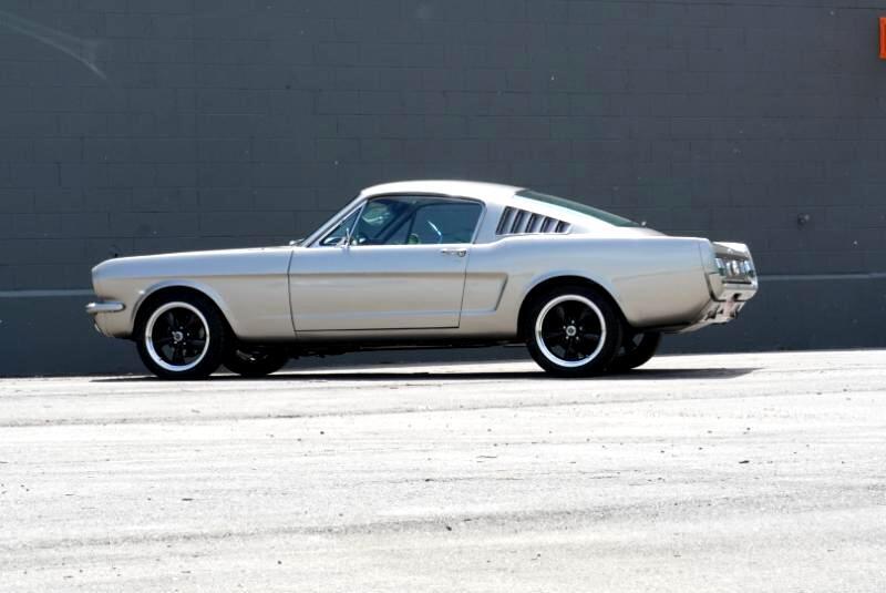 Ford-Mustang-1965-Coupe-15
