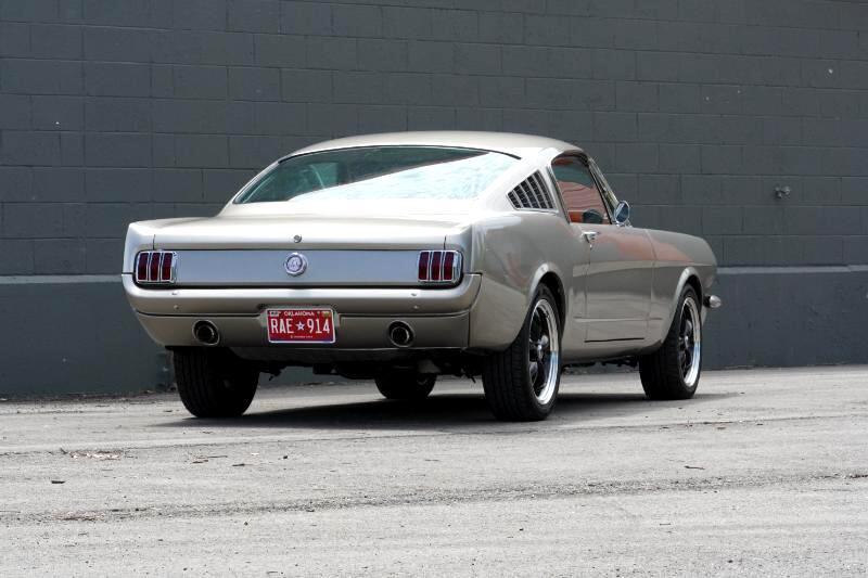 Ford-Mustang-1965-Coupe-17