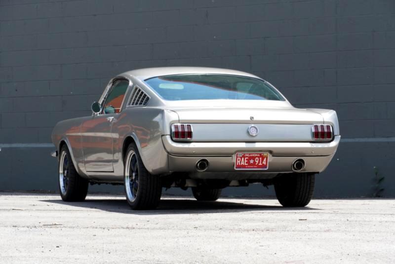 Ford-Mustang-1965-Coupe-2