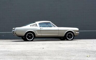 Ford-Mustang-1965-Coupe-21