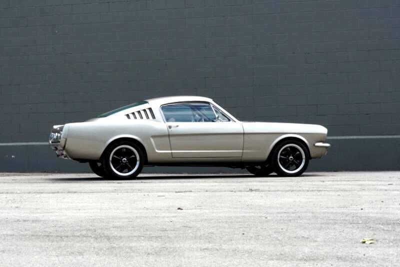 Ford-Mustang-1965-Coupe-21