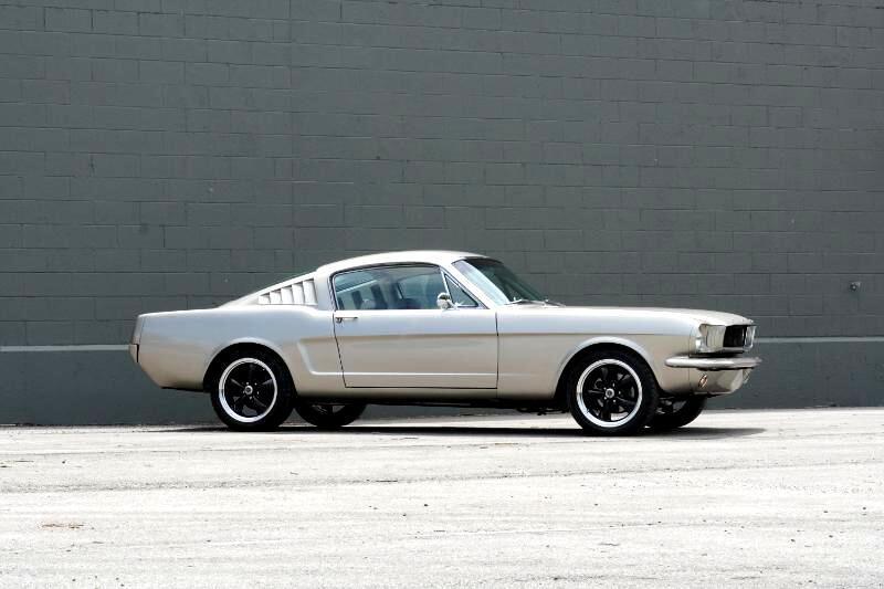 Ford-Mustang-1965-Coupe-26