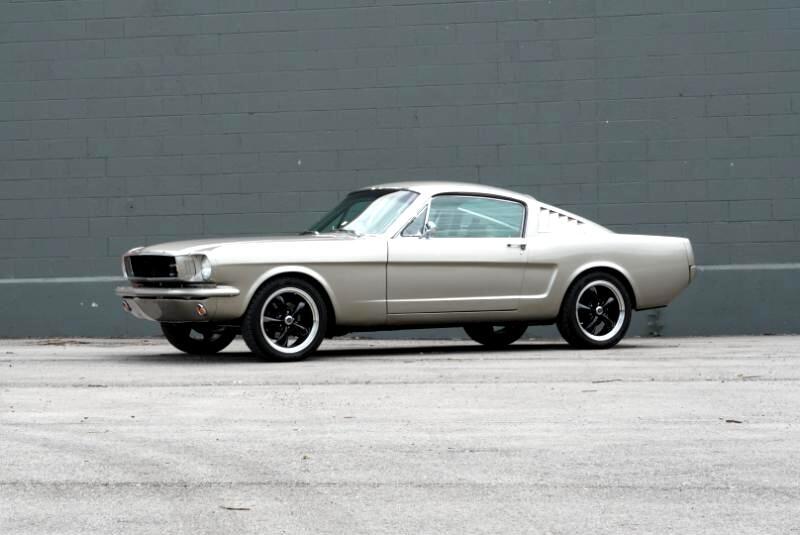 Ford-Mustang-1965-Coupe-36