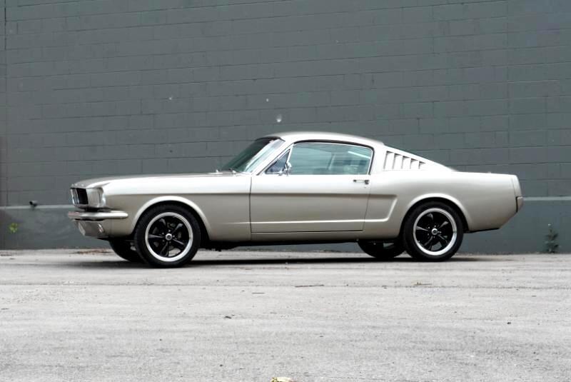 Ford-Mustang-1965-Coupe-37
