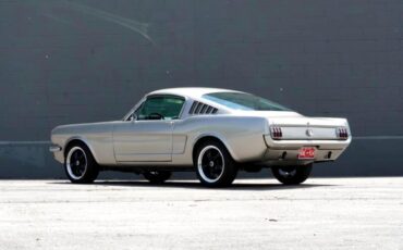 Ford-Mustang-1965-Coupe-4