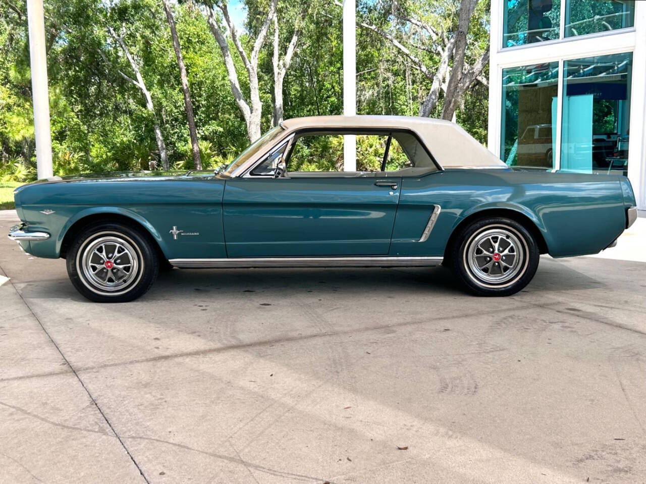 Ford-Mustang-1965-Coupe-7