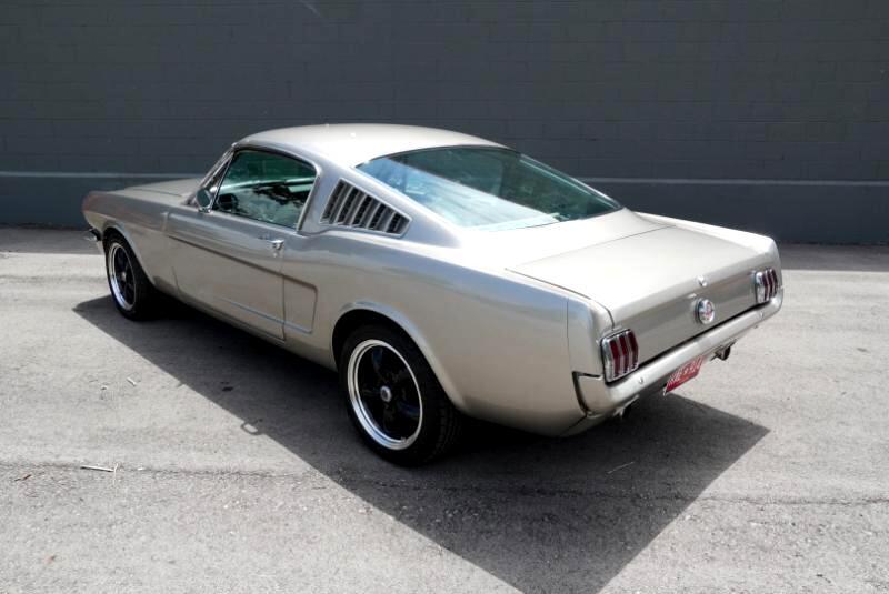 Ford-Mustang-1965-Coupe-7