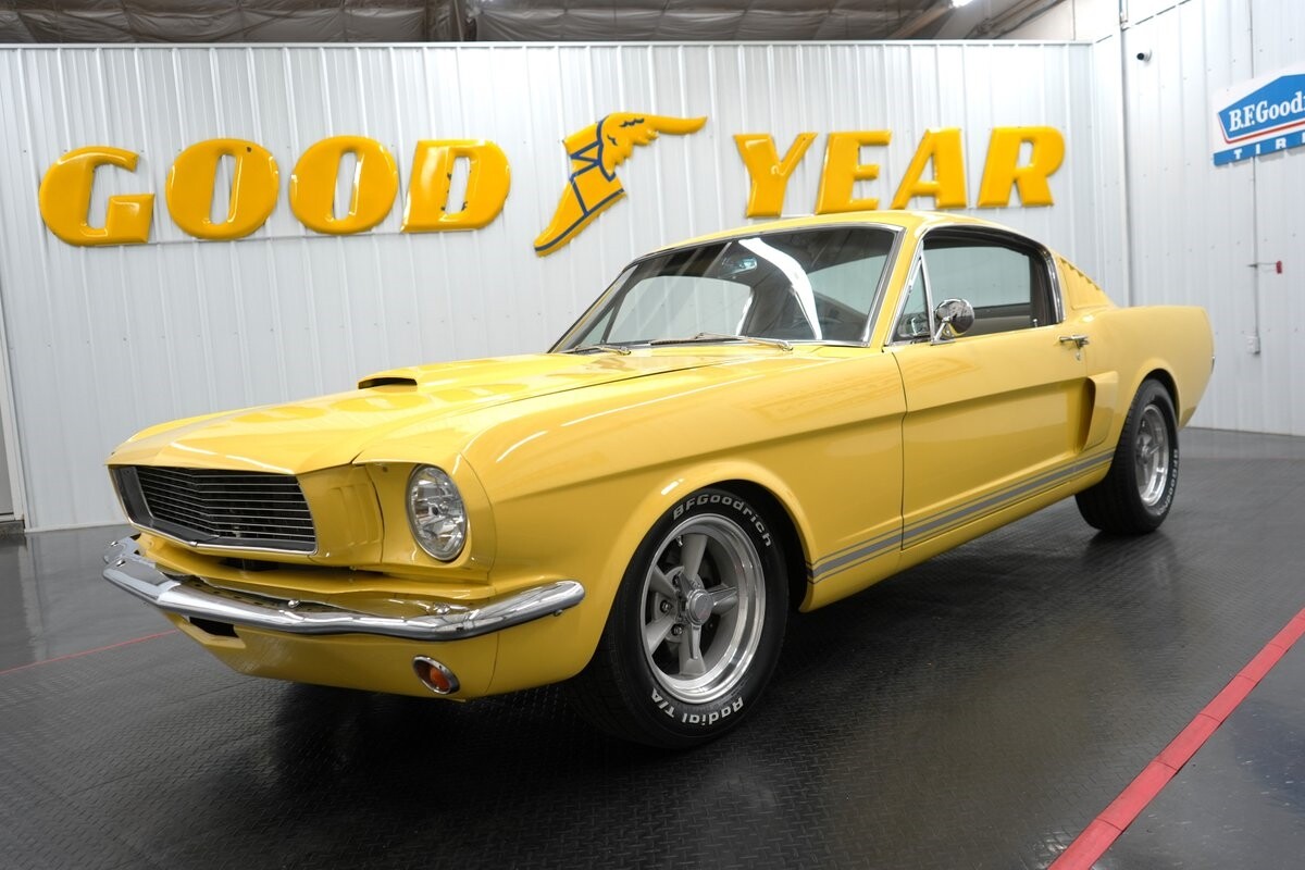 Ford-Mustang-1965-Fastback-1