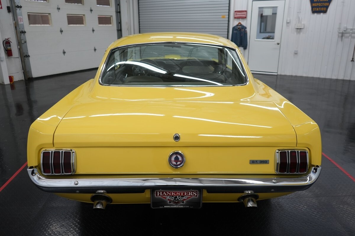 Ford-Mustang-1965-Fastback-10