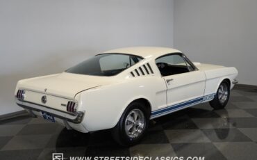 Ford-Mustang-1965-Fastback-10